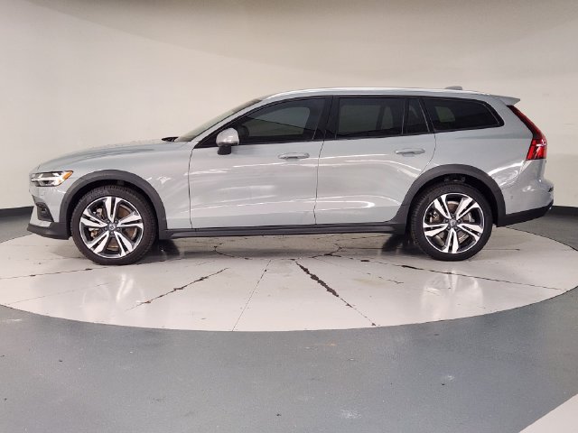 Certified 2026 Volvo V60 B5 Cross Country Plus w/ Protection Package Premier AWD/4WD image 5
