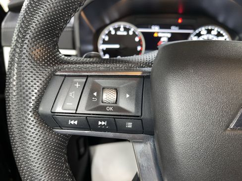 Used 2023 Mitsubishi Outlander SE image 19