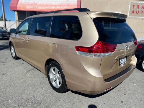Used 2011 Toyota Sienna LE image 5