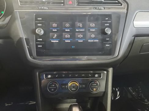 Used 2019 Volkswagen Tiguan SE FWD image 16