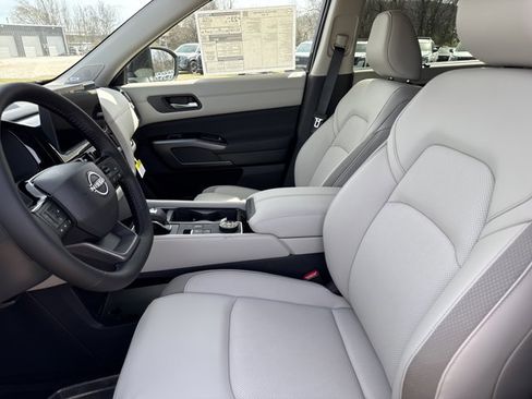 New 2026 Nissan Pathfinder SL w/ SL Premium Package AWD/4WD image 5