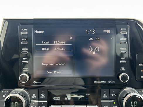 Used 2020 Toyota Highlander XLE AWD/4WD image 30