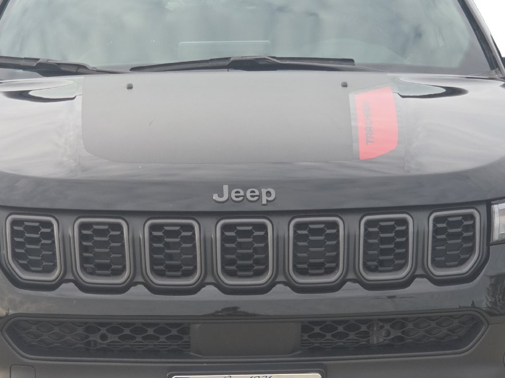 Used 2025 Jeep Compass Trailhawk AWD/4WD image 30