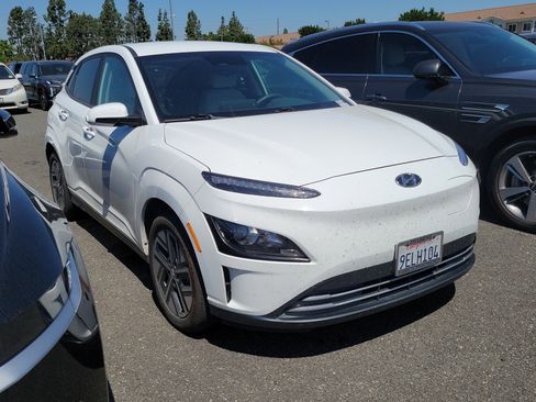Used 2023 Hyundai Kona SE w/ Cargo Package FWD image 3