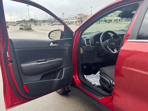 Used 2021 Kia Sportage LX image 12