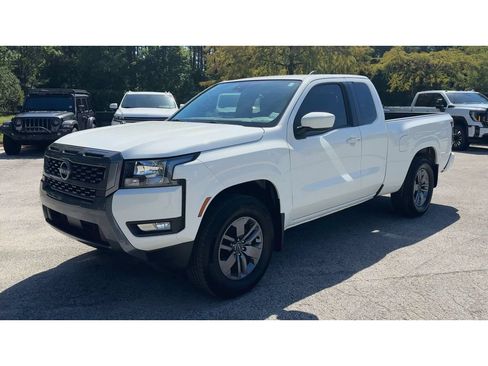 Used 2025 Nissan Frontier SV w/ SV Convenience Package RWD image 4