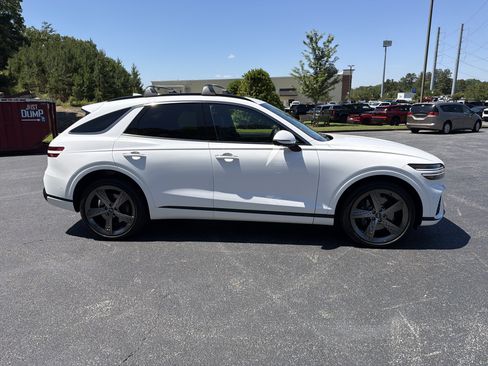 Used 2025 Genesis GV70 2.5T AWD/4WD image 4