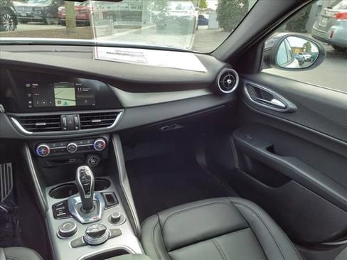 Used 2024 Alfa Romeo Giulia Ti AWD/4WD image 17