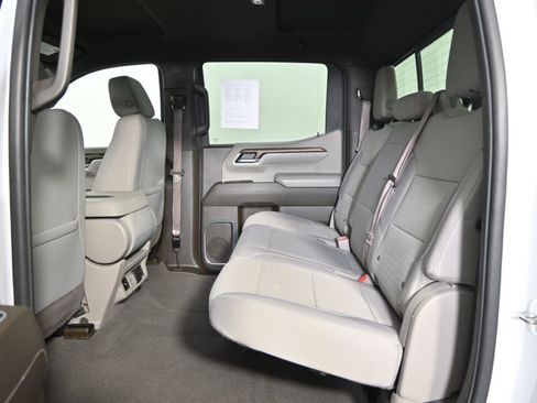 Used 2022 Chevrolet Silverado 1500 LT image 17