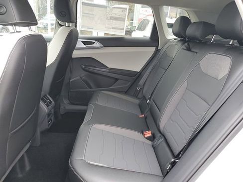 New 2026 Volkswagen Taos SE image 11