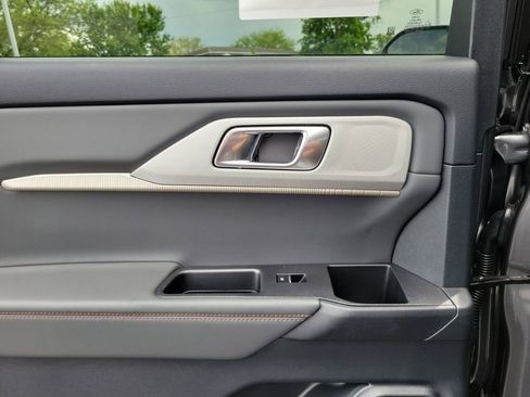 New 2026 Ford Explorer Active AWD/4WD image 15