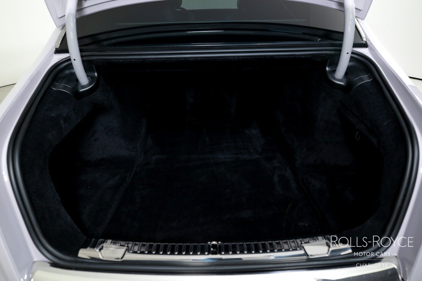 Used 2024 Rolls-Royce Phantom Sedan w/ The Phantom Package RWD image 26
