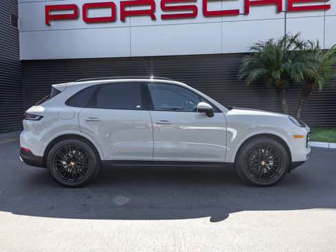 Certified 2024 Porsche Cayenne AWD/4WD image 10