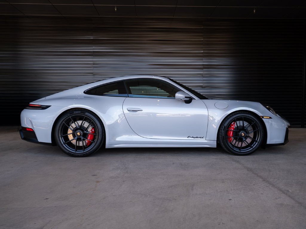 Certified 2026 Porsche 911 Carrera GTS RWD image 8