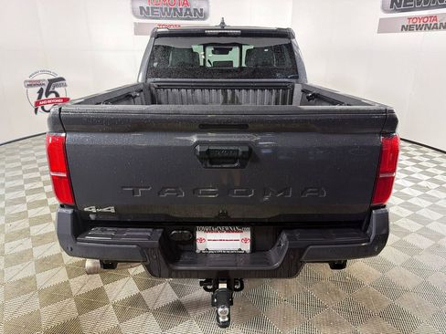 Used 2025 Toyota Tacoma SR5 w/ SR5 Upgrade Package AWD/4WD image 4