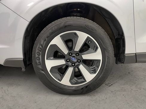 Used 2018 Subaru Forester 2.5i Premium AWD/4WD image 12