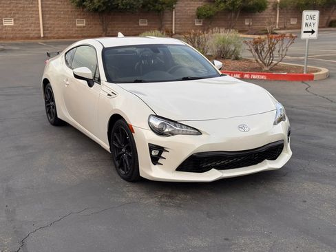 Used 2018 Toyota 86 RWD image 8