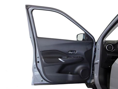 Used 2024 Nissan Kicks SV FWD image 12