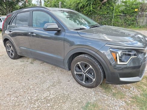 Used 2025 Kia Niro LX FWD image 4