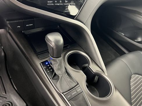 Used 2024 Toyota Camry SE image 28