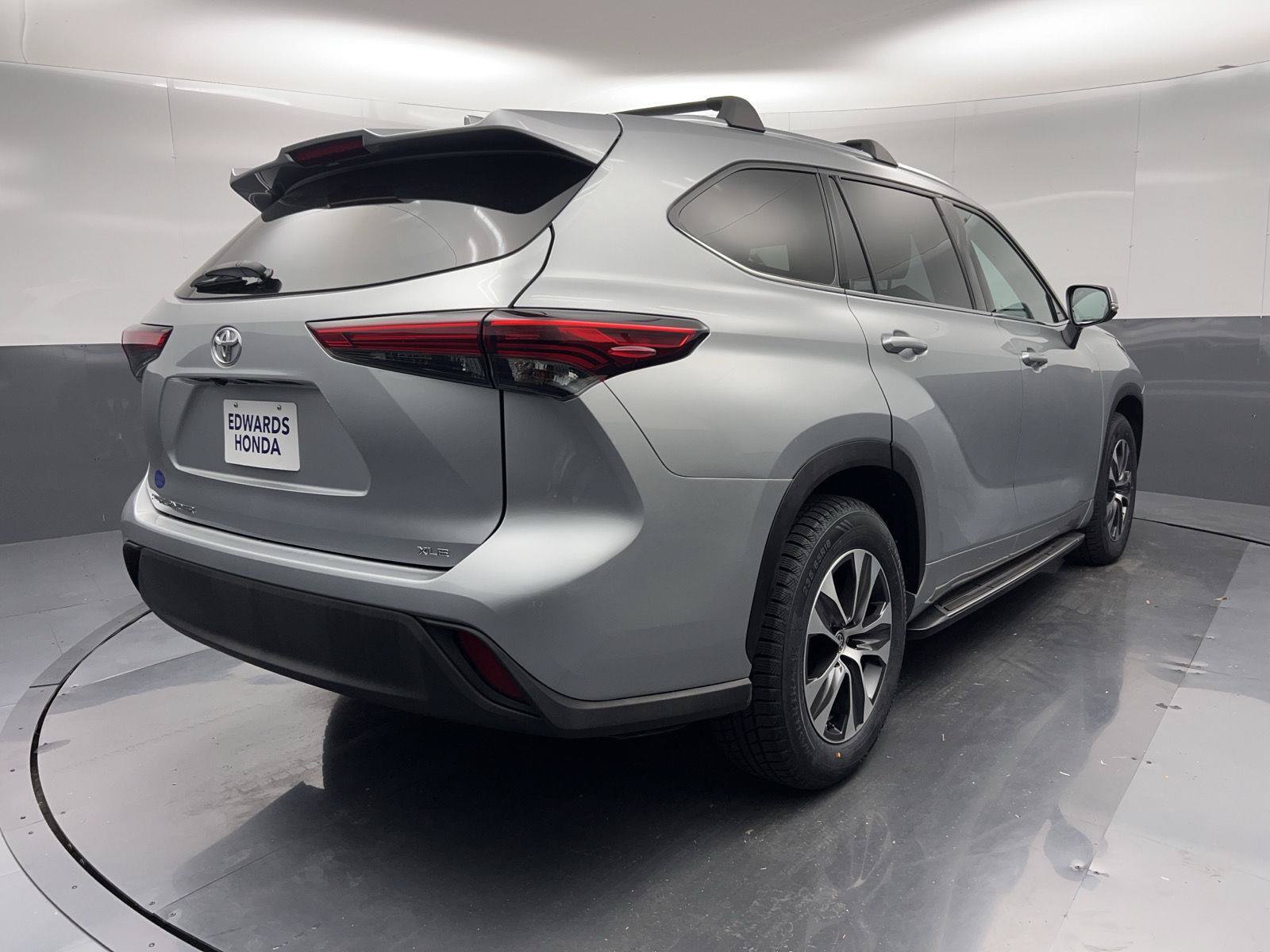 Used 2020 Toyota Highlander XLE FWD image 38