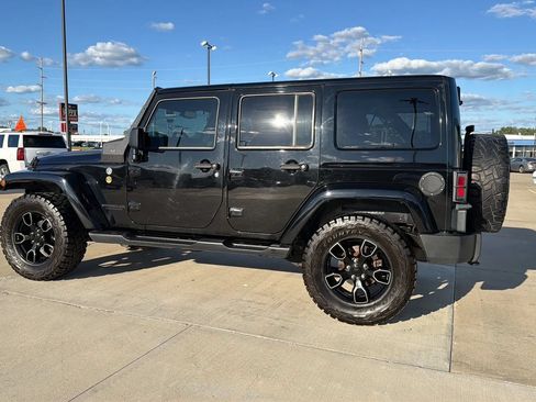 Used 2017 Jeep Wrangler Unlimited Sahara AWD/4WD image 10