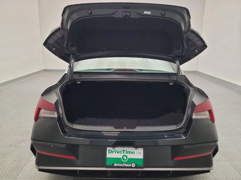 Used 2025 Hyundai Elantra SEL FWD image 29