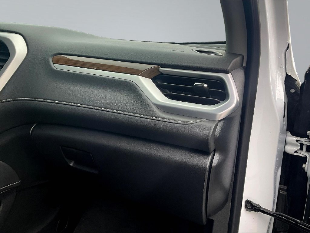 Used 2023 GMC Acadia SLE FWD image 32