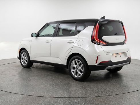 Used 2025 Kia Soul LX w/ LX Technology Package FWD image 6