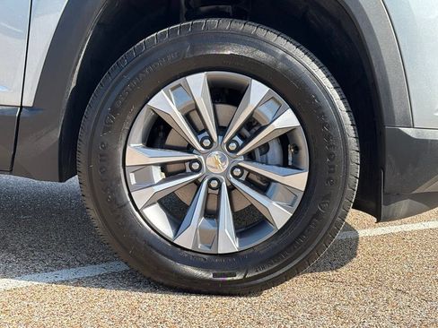 Used 2026 Chevrolet Equinox LT FWD image 8