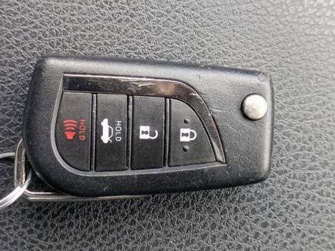 Used 2024 Toyota Camry SE image 30