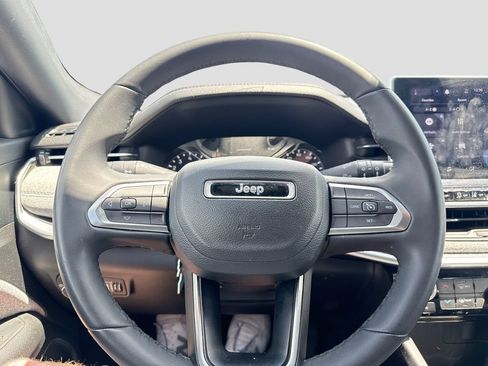 Used 2023 Jeep Compass Latitude AWD/4WD image 14