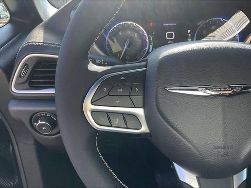 New 2026 Chrysler Pacifica Select FWD image 28