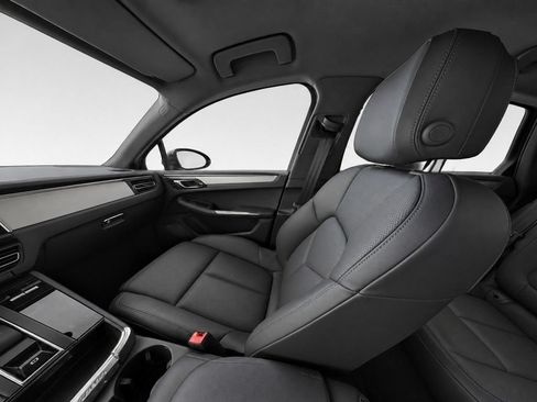 Used 2024 Porsche Macan AWD/4WD image 10