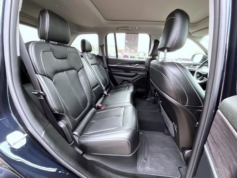 Used 2024 Jeep Grand Cherokee Limited AWD/4WD image 18