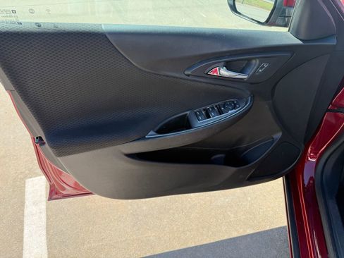 Used 2019 Chevrolet Malibu LT image 9