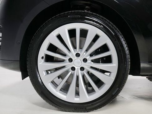 Used 2025 Land Rover Range Rover Long Wheelbase Autobiography AWD/4WD image 9