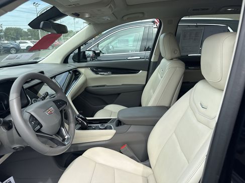 Used 2021 Cadillac XT6 Premium Luxury image 10