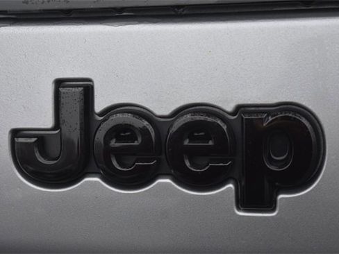 Used 2021 Jeep Cherokee Latitude Plus image 13