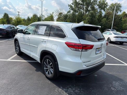 Used 2018 Toyota Highlander XLE AWD/4WD image 4