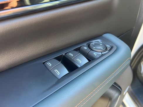 Used 2025 GMC Yukon AT4 image 12