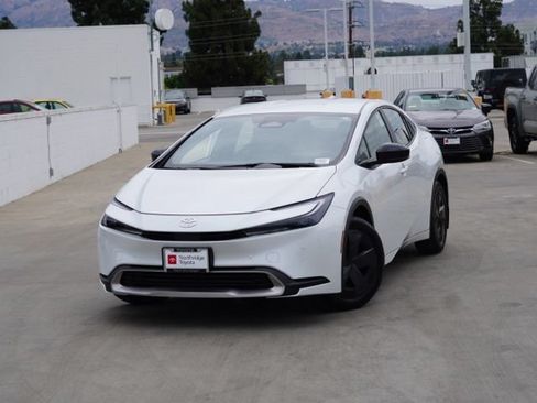 Used 2025 Toyota Prius Plug-In Hybrid FWD image 5