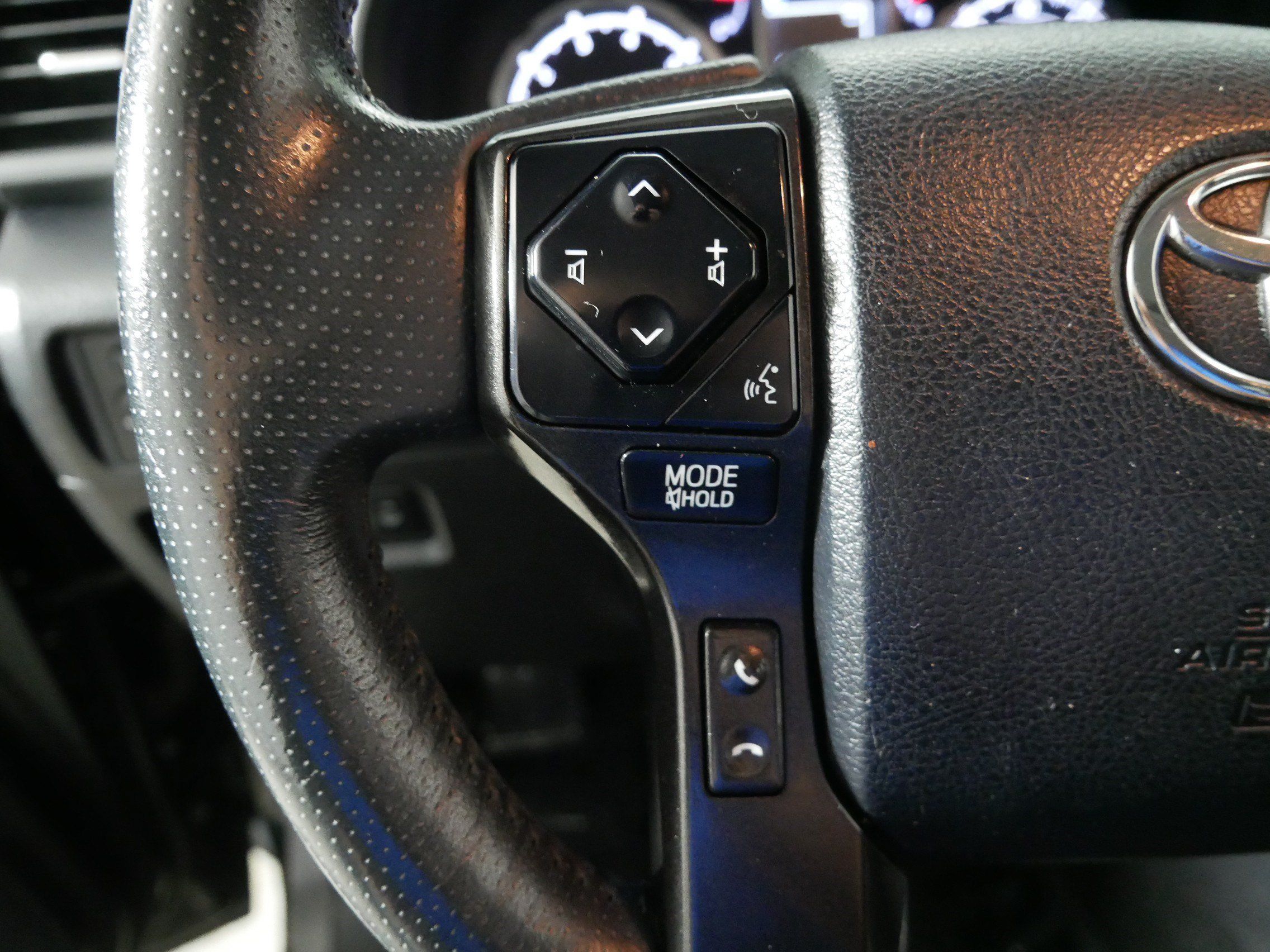 Used 2022 Toyota 4Runner TRD Off-Road Premium w/ TRD Black Wheel Package (TMS) AWD/4WD image 27