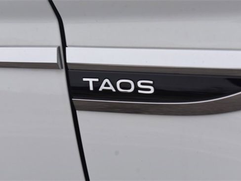 Used 2022 Volkswagen Taos SE image 12