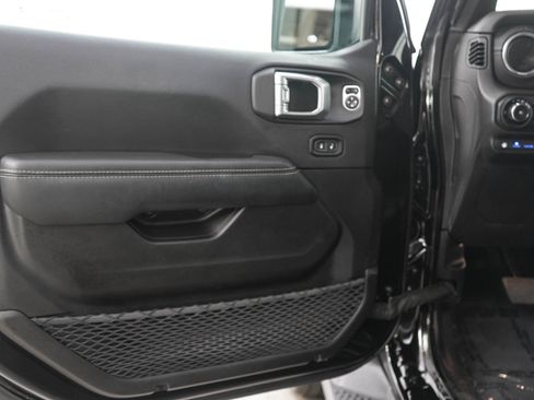 Used 2022 Jeep Wrangler Unlimited Sahara w/ Cold Weather Group AWD/4WD image 18
