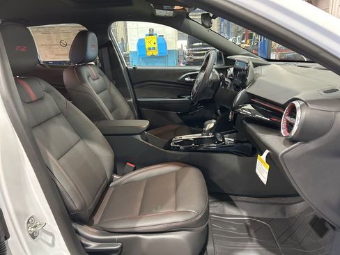 New 2026 Chevrolet Trax RS w/ Sunroof Package image 40