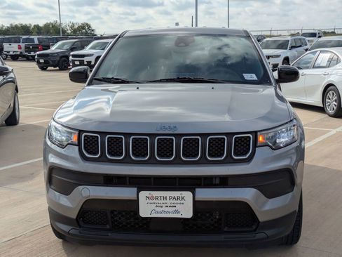 Used 2023 Jeep Compass Sport image 8