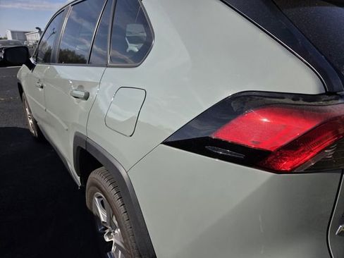 Used 2022 Toyota RAV4 XLE w/ Convenience Package image 6