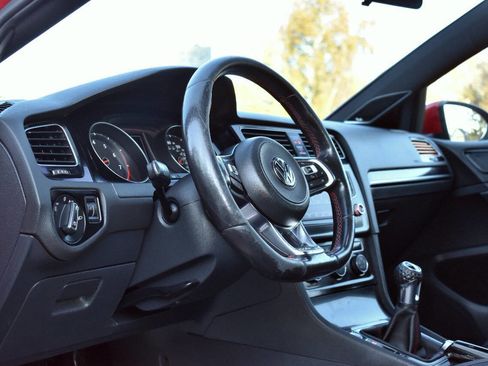 Used 2017 Volkswagen GTI S image 18