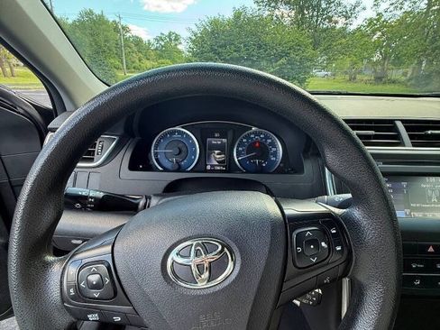 Used 2016 Toyota Camry LE FWD image 10
